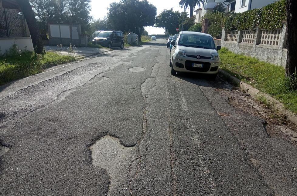 Da via di Serragrande a via Matteotti il nostro viaggio fra buche e dossi 