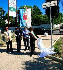 L'inaugurazione della piazza Maria e Angela Fresu a Montespertoli (foto Sestini)