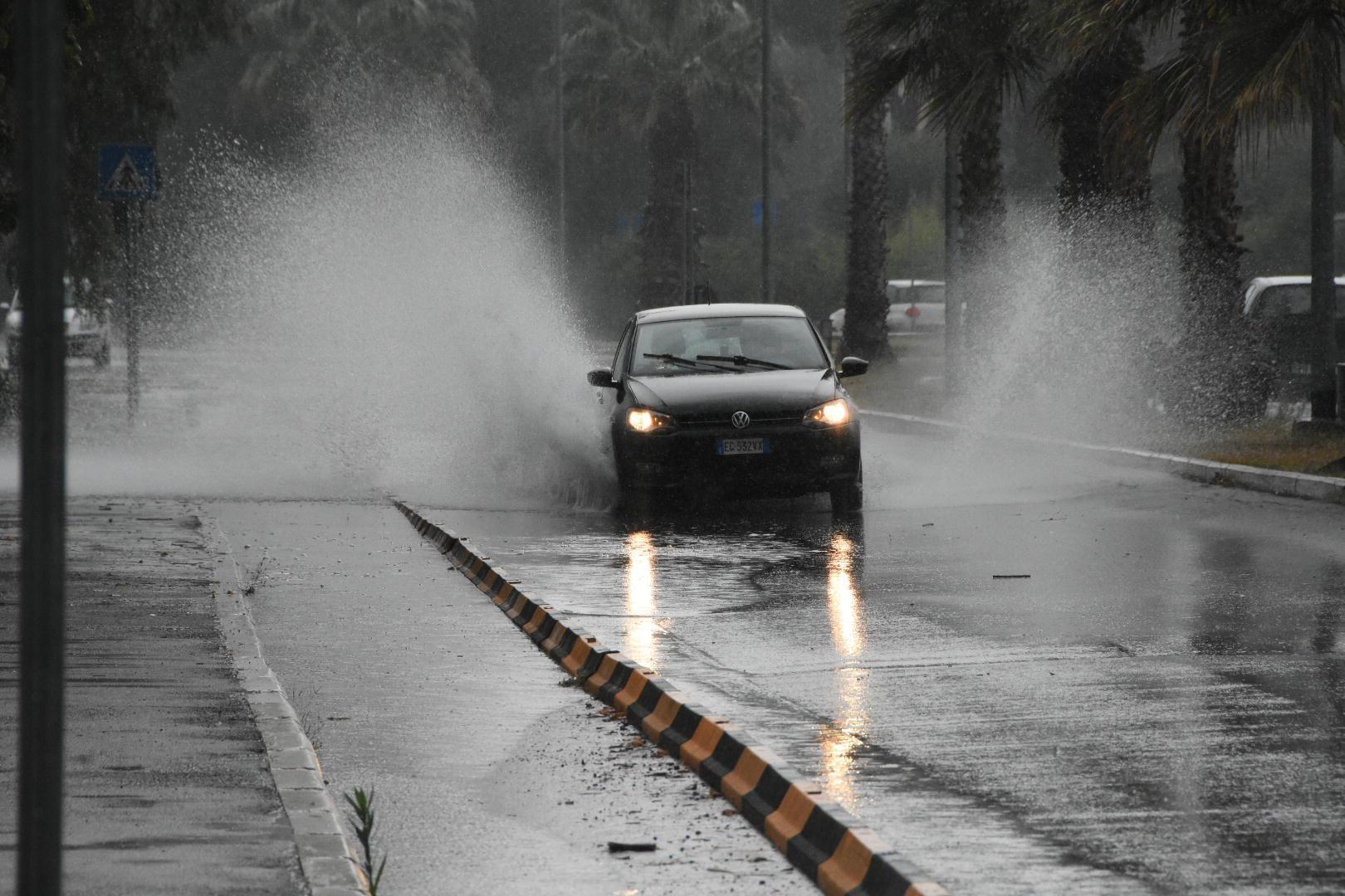 Allerta meteo in Toscana: scuole chiuse a Cecina, Val di Cornia, Elba e in Maremma 