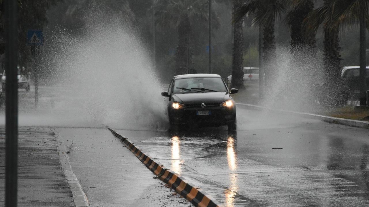 Allerta meteo in Toscana: scuole chiuse a Cecina, Val di Cornia, Elba e in Maremma