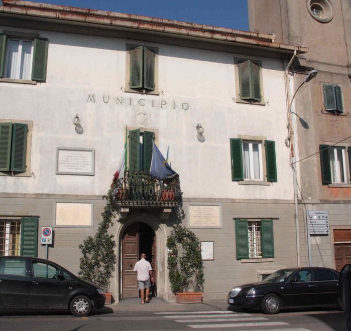 Licenziata la dipendente sotto inchiesta per i soldi spariti in Comune 