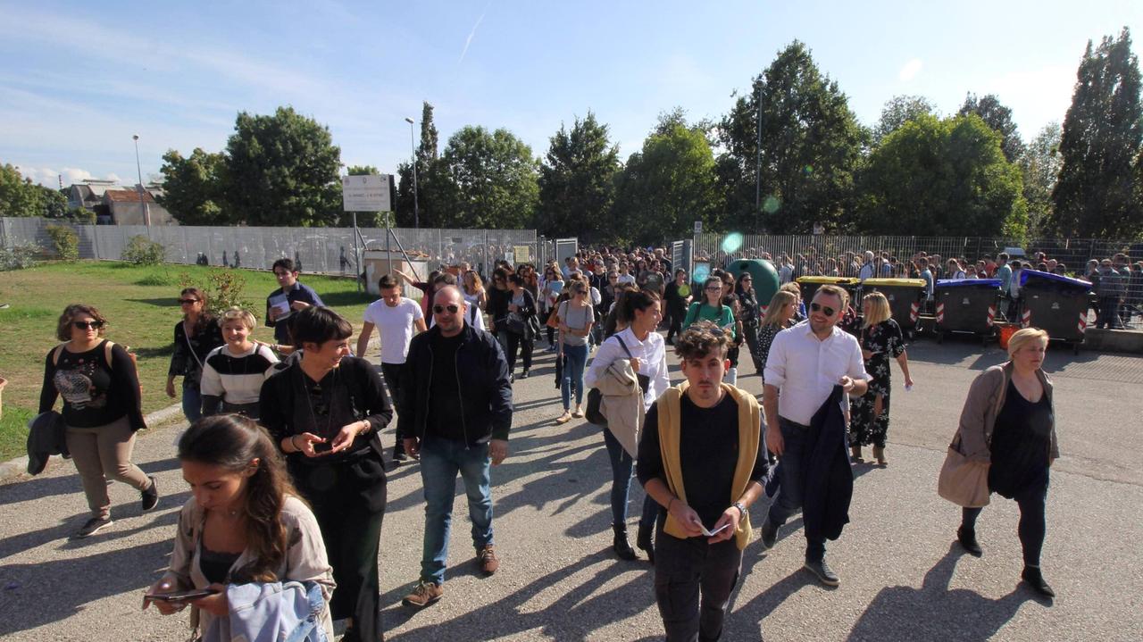L'ingresso dei candidati alla preselezione (foto Batavia)