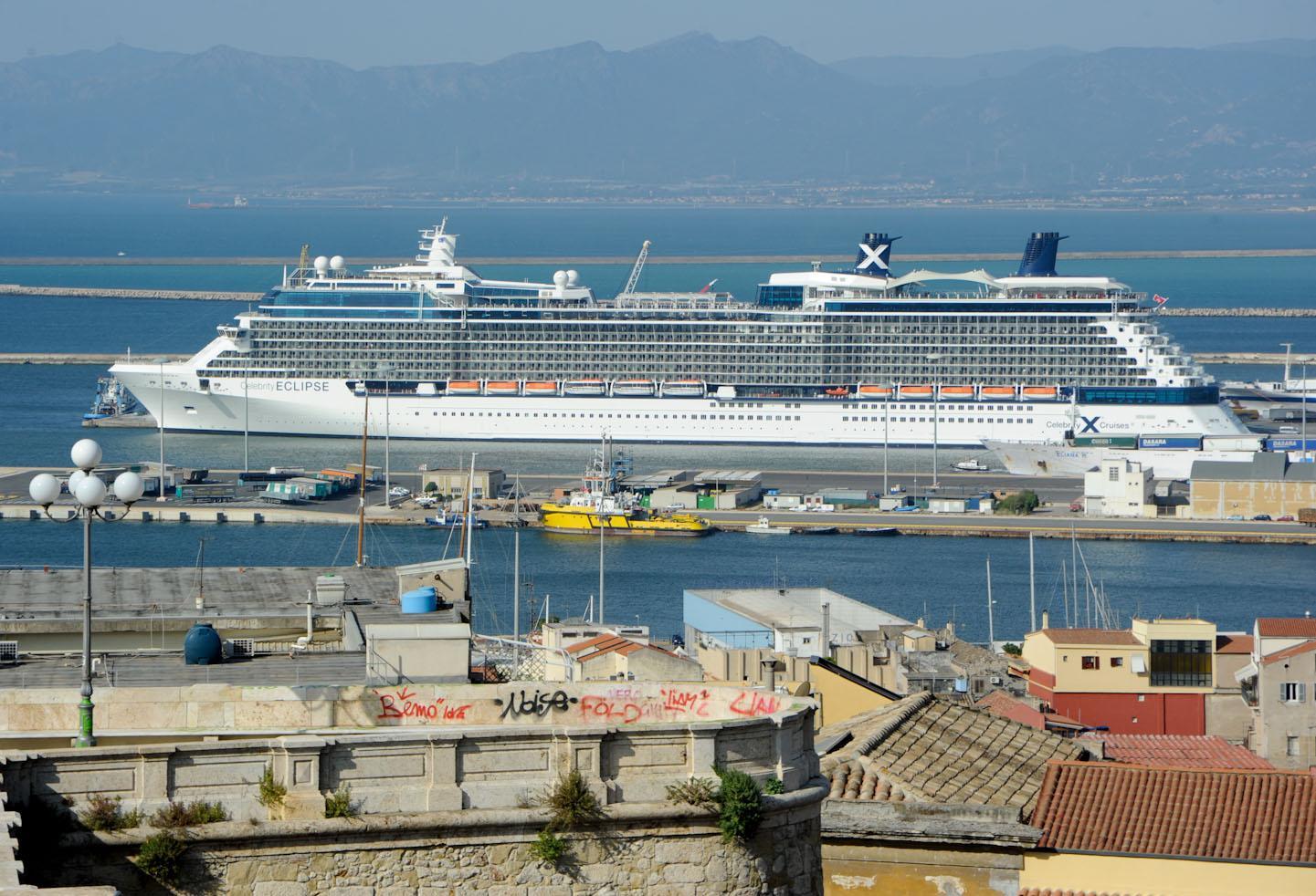 Bambino morto in crociera: accertamenti a Cagliari sulle cause del decesso