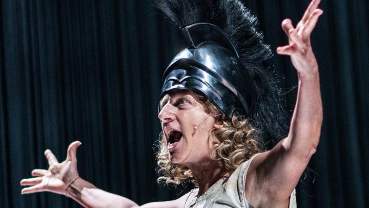 Vignola. Si perde il filo e si ride a teatro con Angela Finocchiaro
