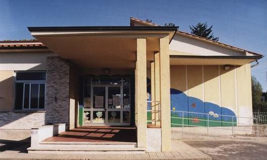 Un nuovo parcheggio e un parco giochi alla scuola elementare