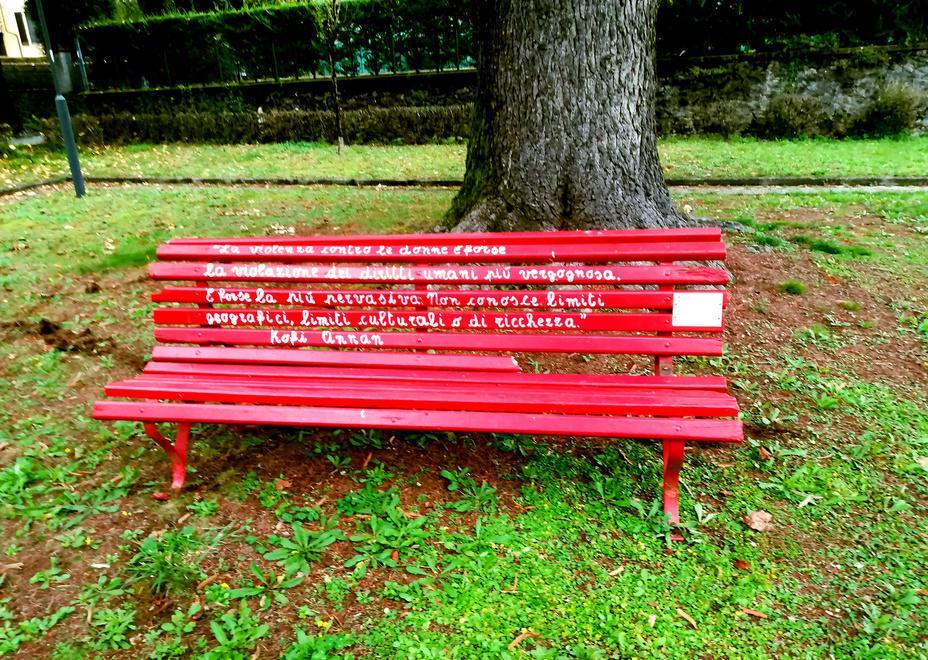 Si sistemerà la panchina rossa 