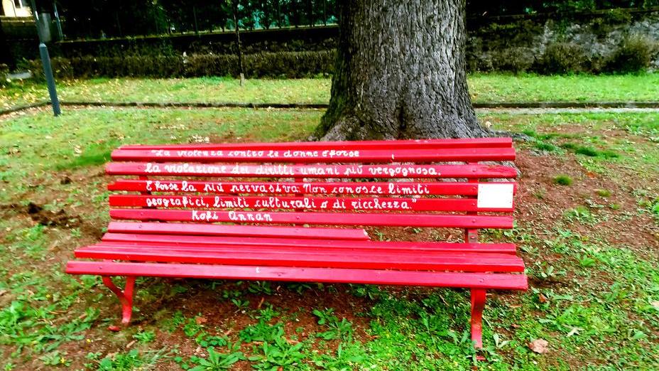 Si sistemerà la panchina rossa