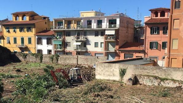Rudere sul lungarno Galilei l’Asl impone la bonifica