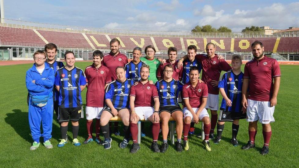 «Diciamo no alla violenza» Il messaggio dei ragazzi dell’Aipd dal prato del Picchi