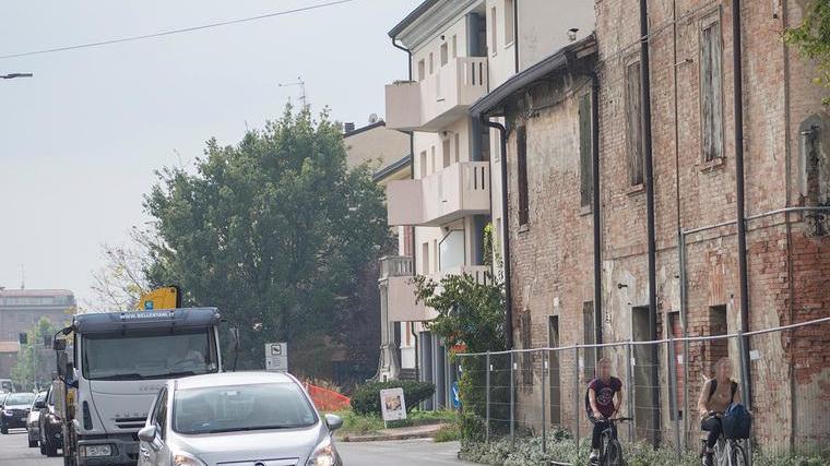 Via Roosevelt, ciclabile interrotta Residenti e negozianti protestano