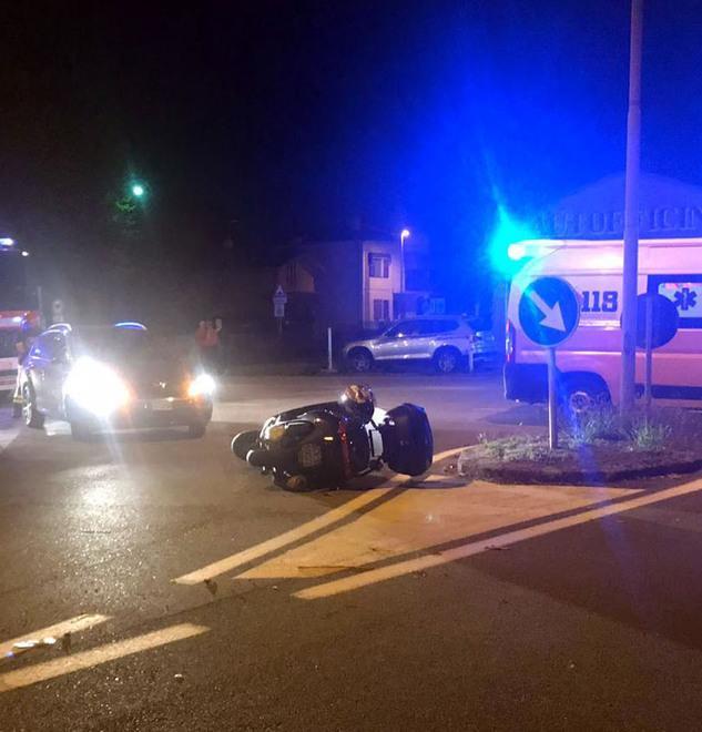 Auto e scooter si urtano Un 38enne ferito lieve 