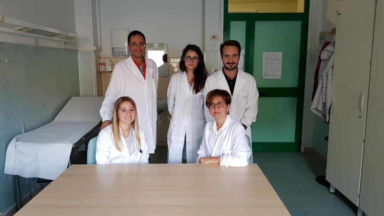 La dottoressa Sara Gori (in basso a destra); con tutta l’equipe del Centro Cefalee: dall’alto i medici Filippo Baldacci, Letizia Curto, Ciro De Luca e Sonia Mazzucchi