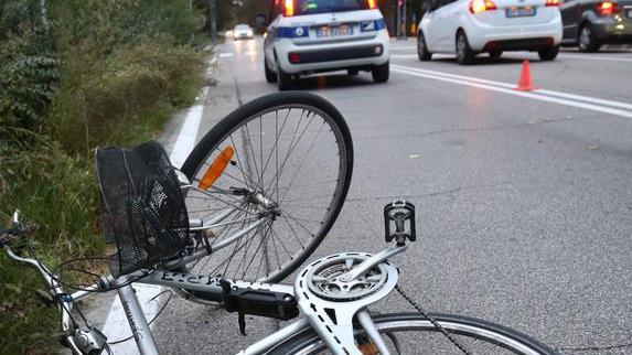 Travolto in bici, muore dopo sette giorni. Padre di quattro figli dona gli organi