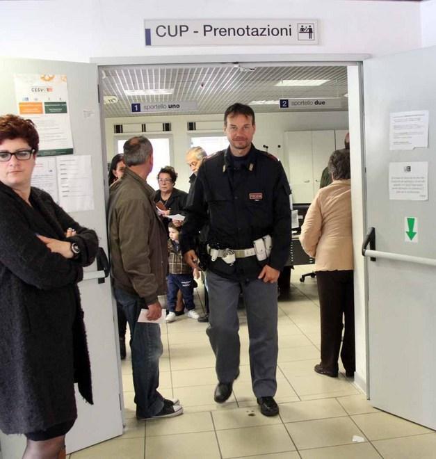 Lite davanti allo sportello del Cup Donna incinta finisce all’ospedale 