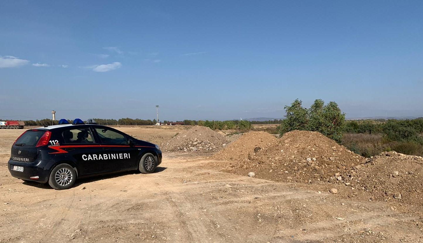 La discarica in un terreno privato nella campagna di Serramanna