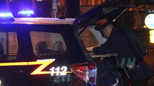 Un controllo dei carabinieri in piazza della Stazione (archivio)