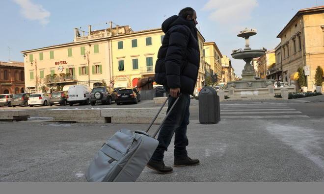 Arrivano anche le disdette e il resort non assume 