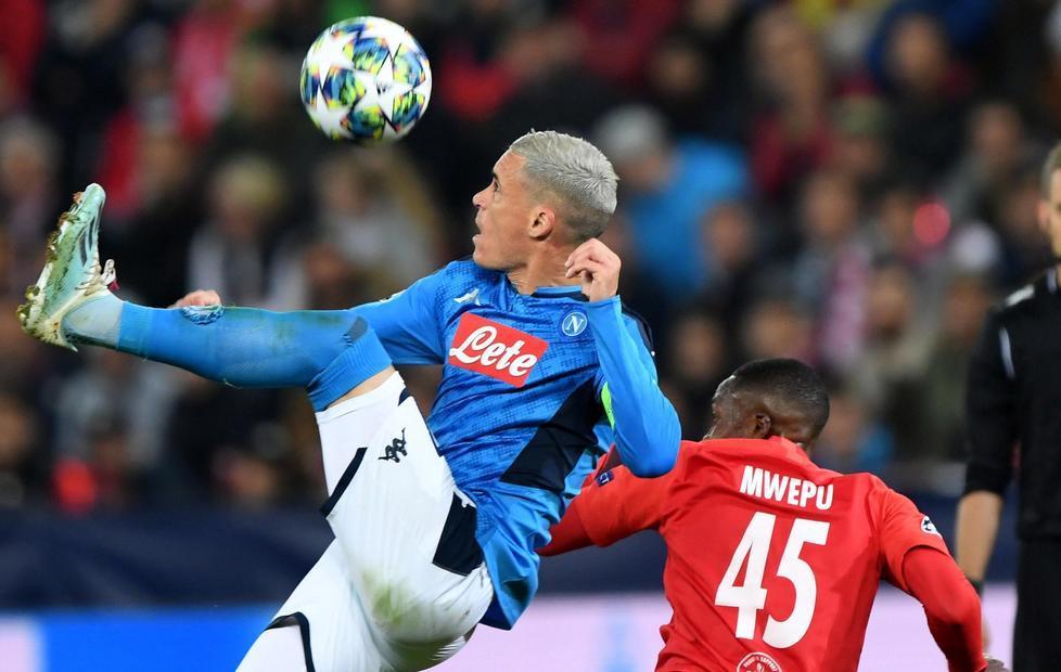 Pazzo Napoli, che emozioni Mertens-Insigne firmano il colpo che vale gli ottavi