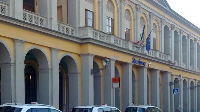Tassista sputa e spintona una turista spagnola che critica il costo della corsa
