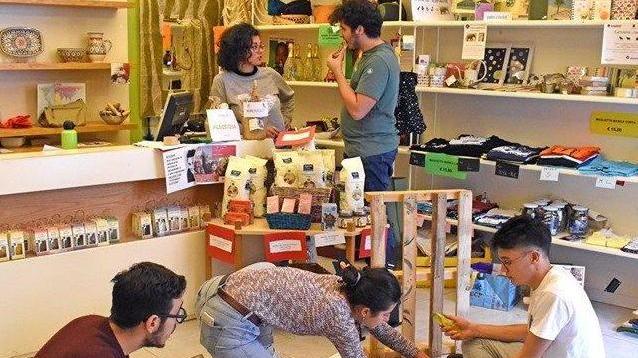 Vetrina “equa e solidale” alla Bottega del Mondo