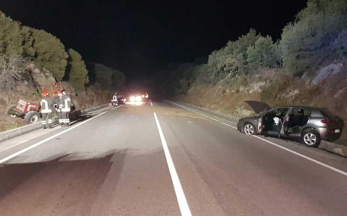 Alfa 147 contro trattore due feriti gravi a Benetutti 