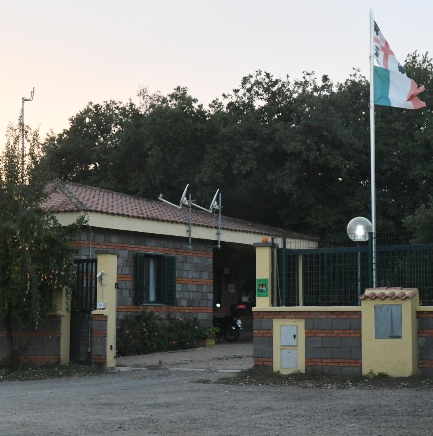 Fine dell’era dei migranti, il Comune di Norbello nel camping vuole turisti 