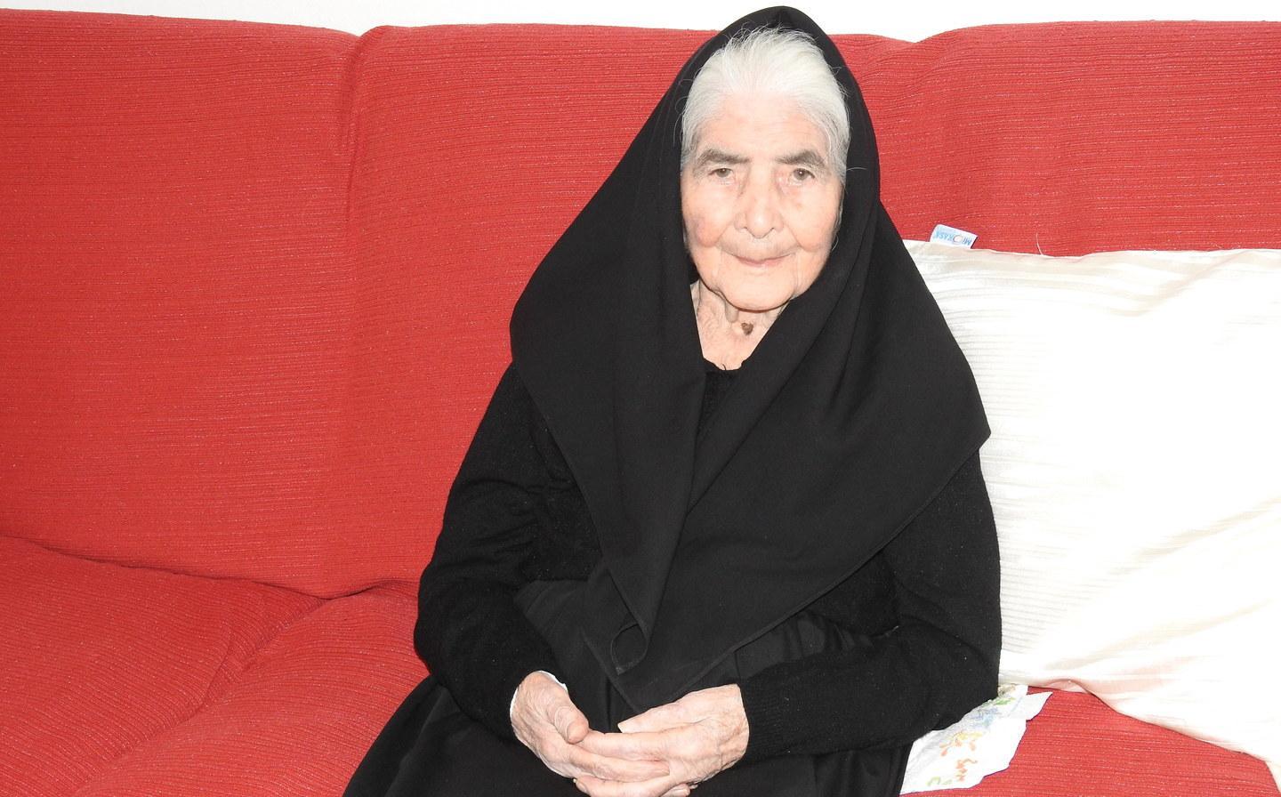 Sarule, il paese delle centenarie fa festa con tzia Michela 