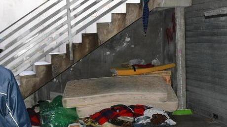 Condannato a 8 anni per aver ucciso con calci e schiaffi. Lite per le sigarette