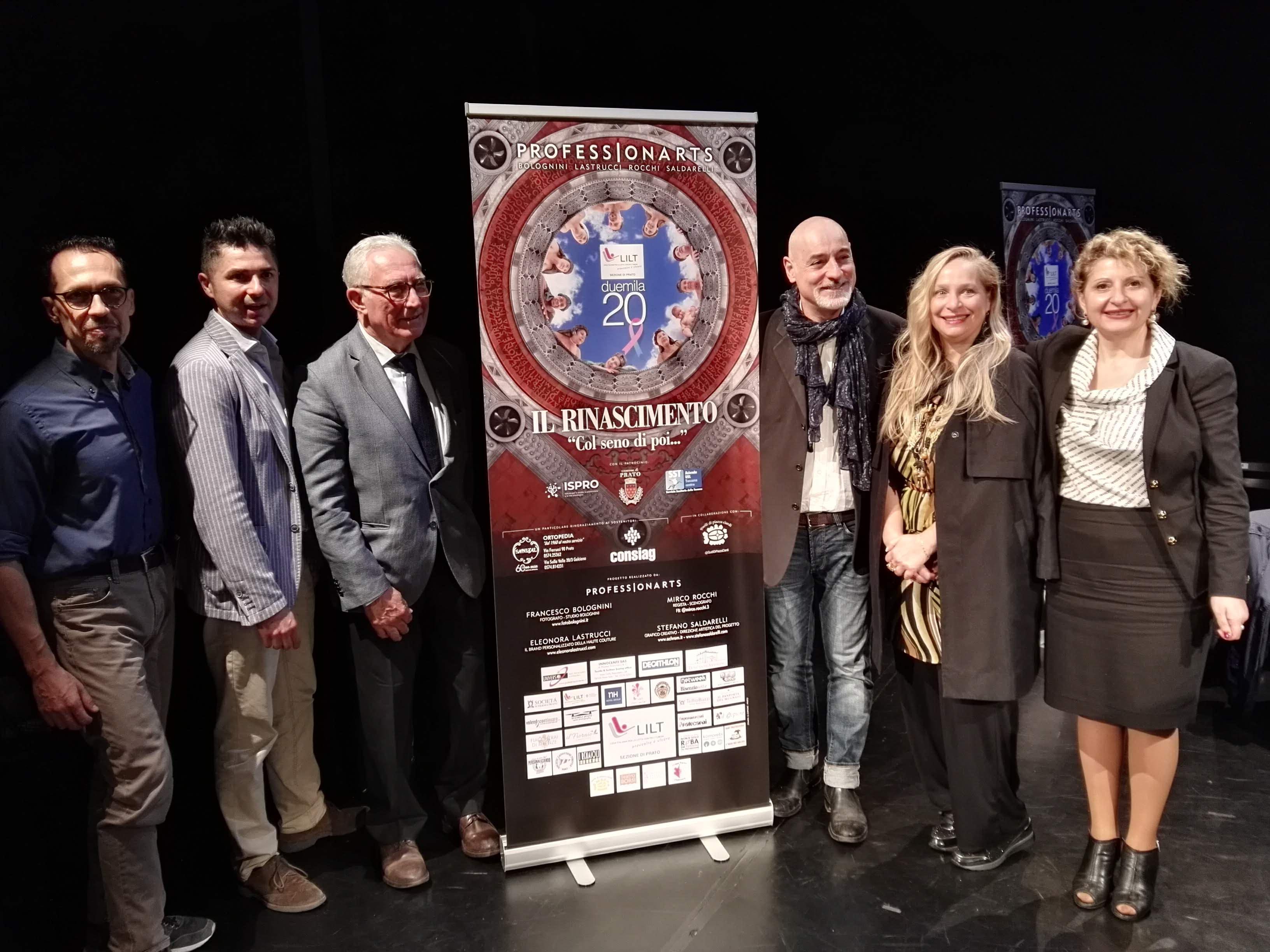 Nella foto di gruppo in piedi: da sinistra Stefano Saldarelli, Francesco Bolognini, Roberto Benelli, Mirco Rocchi, Eleonora Lastrucci, Cristina Sanzò
