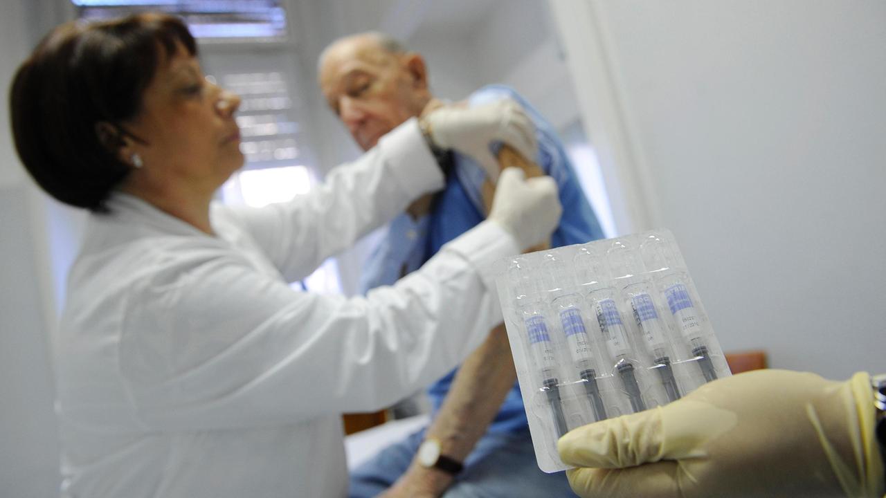 Influenza, 400mila a rischio. E fra i ceppi c’è anche la suina. Appello alle vaccinazioni
