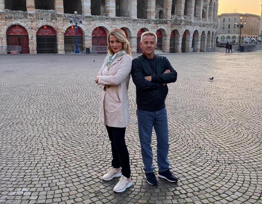 Nicola Larini con Margherita Adamo davanti all'Arena di Verona