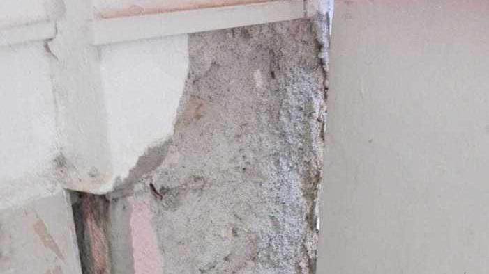 Cadono calcinacci nella scuola i tredici alunni traslocano