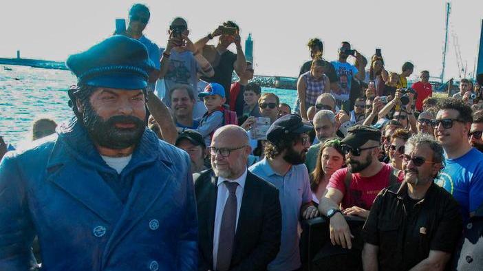 Bud Spencer, raccolta di firme per riportare la statua dov’era