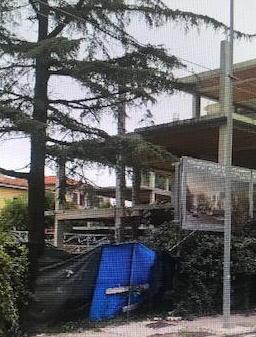 Blitz nel cantiere occupato da sbandati: quattro espulsioni