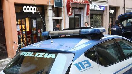 Tenta il furto alla Coop Via Mazzini va in tilt