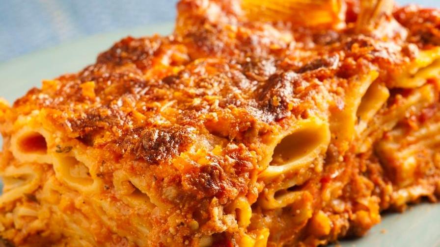 Salumi, lasagne e dolce sorpresa Al termine canti in compagnia