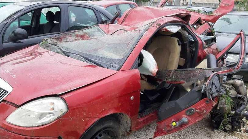 Perde il controllo dell’auto e si schianta Muore a 20 anni ex giocatore di rugby