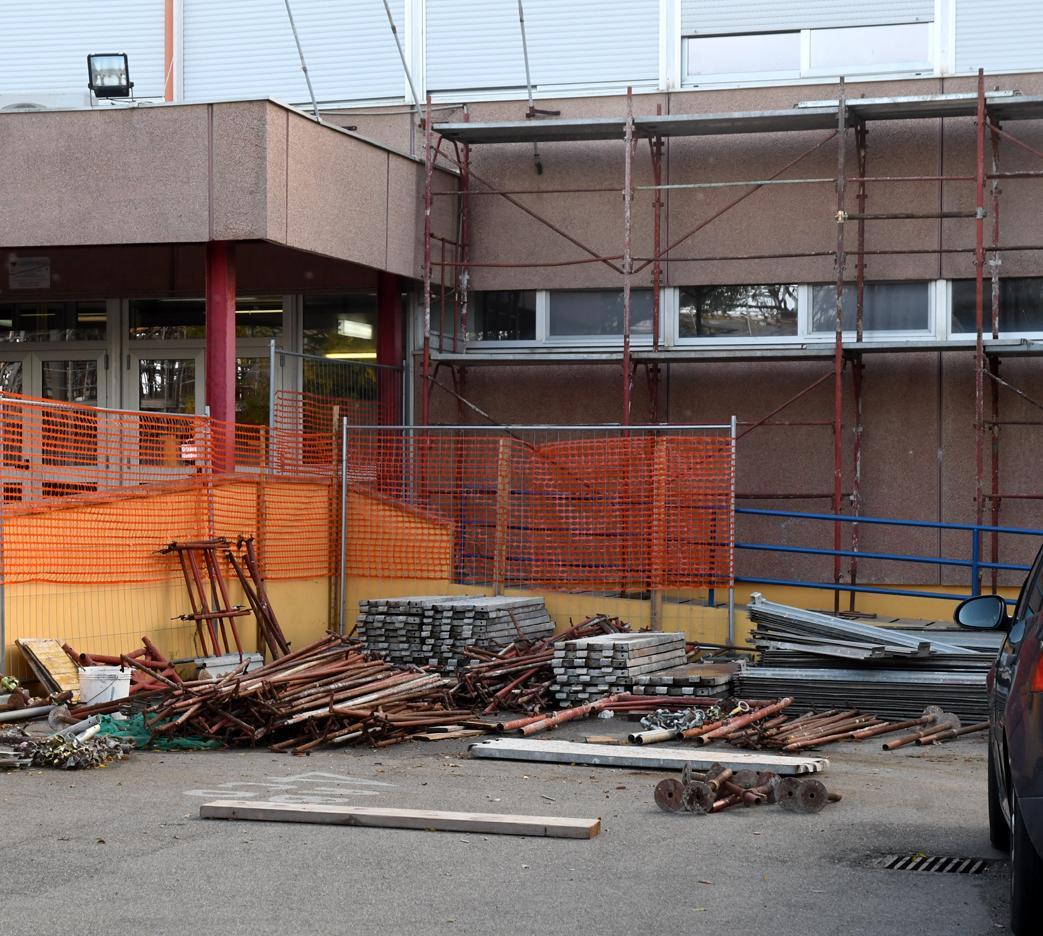 Oristano, piove dentro la scuola: tutti a casa per due giorni 