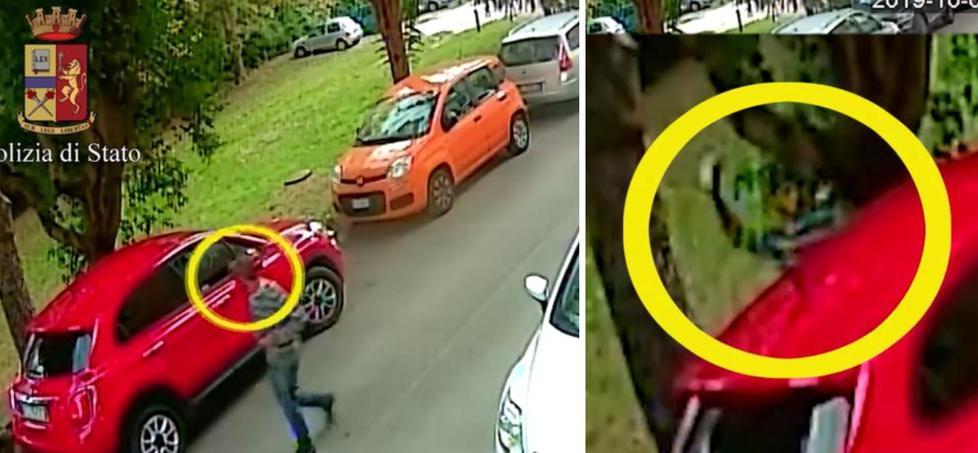 La telecamera ha ripreso i due ladri mentre saccheggiavano un’auto in sosta