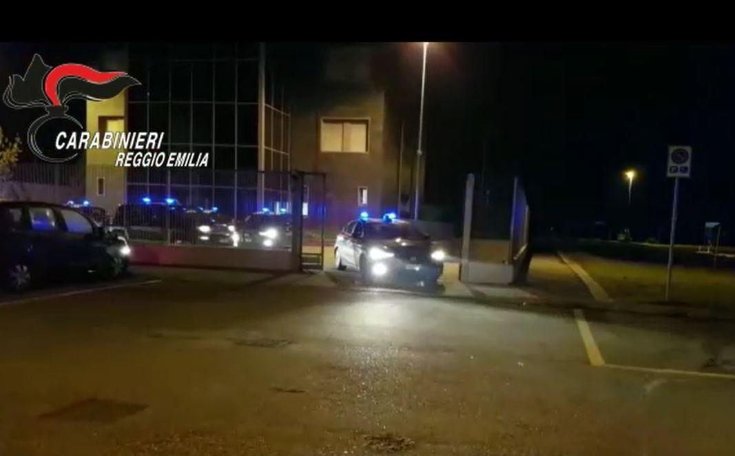 Quindici minorenni e quattro ventenni spacciavano e rubavano: 2 arrresti, 17 denunce 