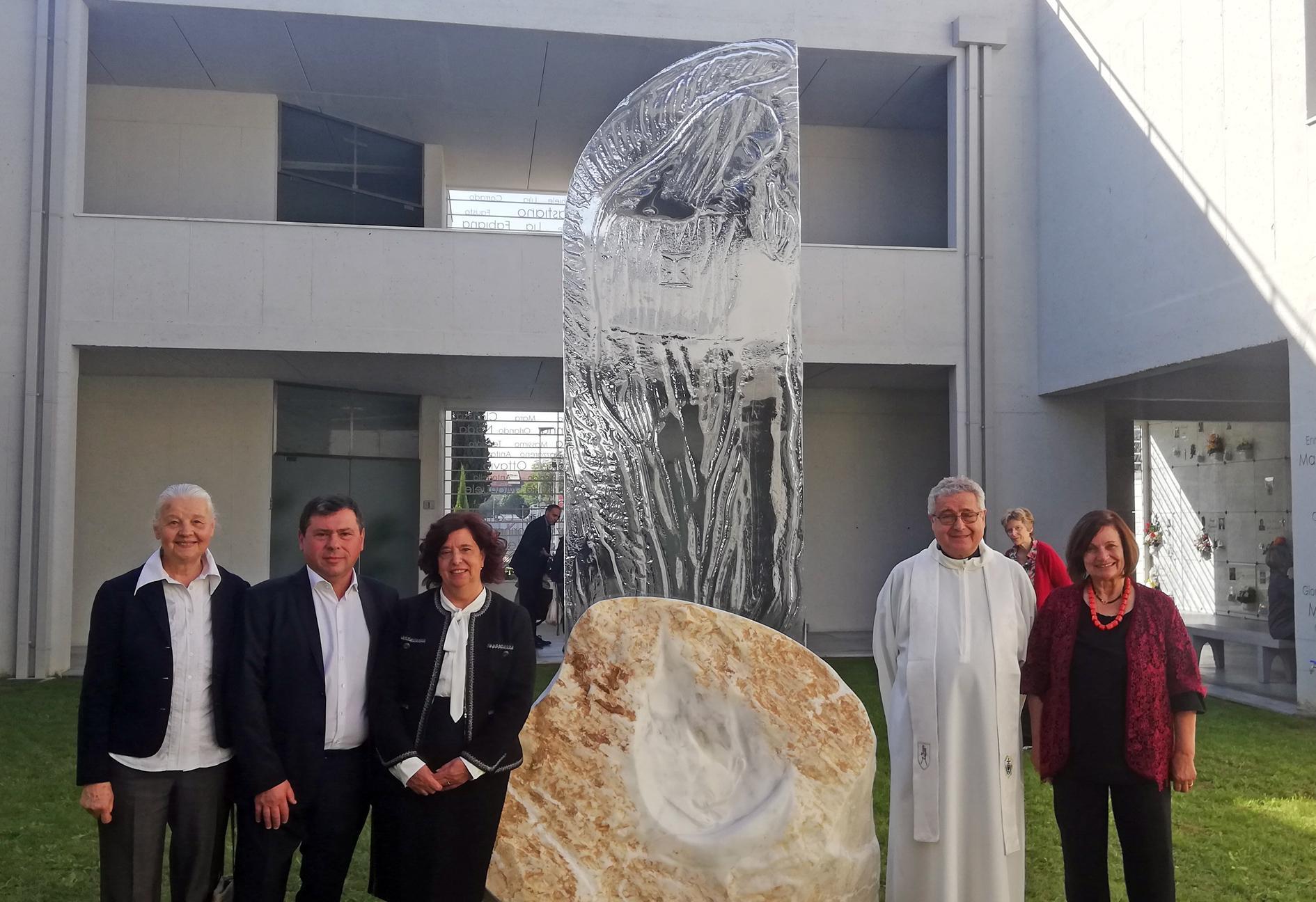 Il monumento ai bambini mai nato collocato all'interno del cimitero della Misericordia di via Galcianese
