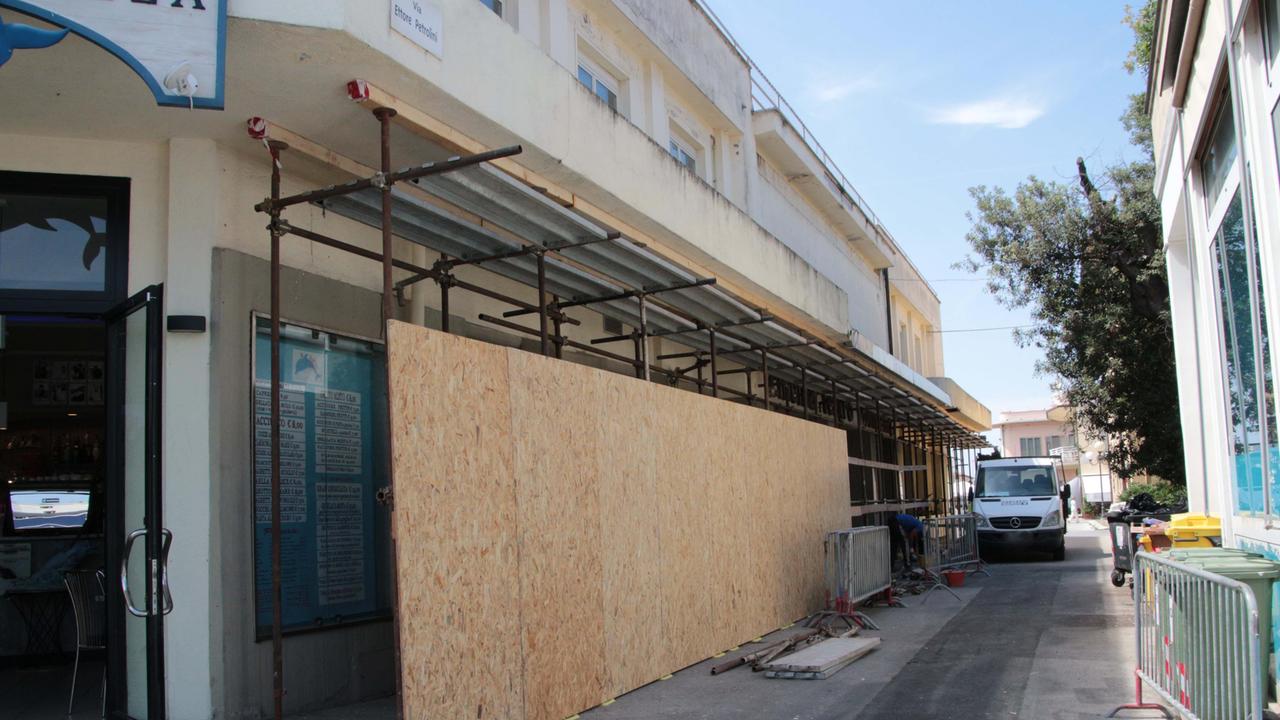 Viareggio da un anno senza il suo Politeama: abbandonato il teatro ma anche il futuro