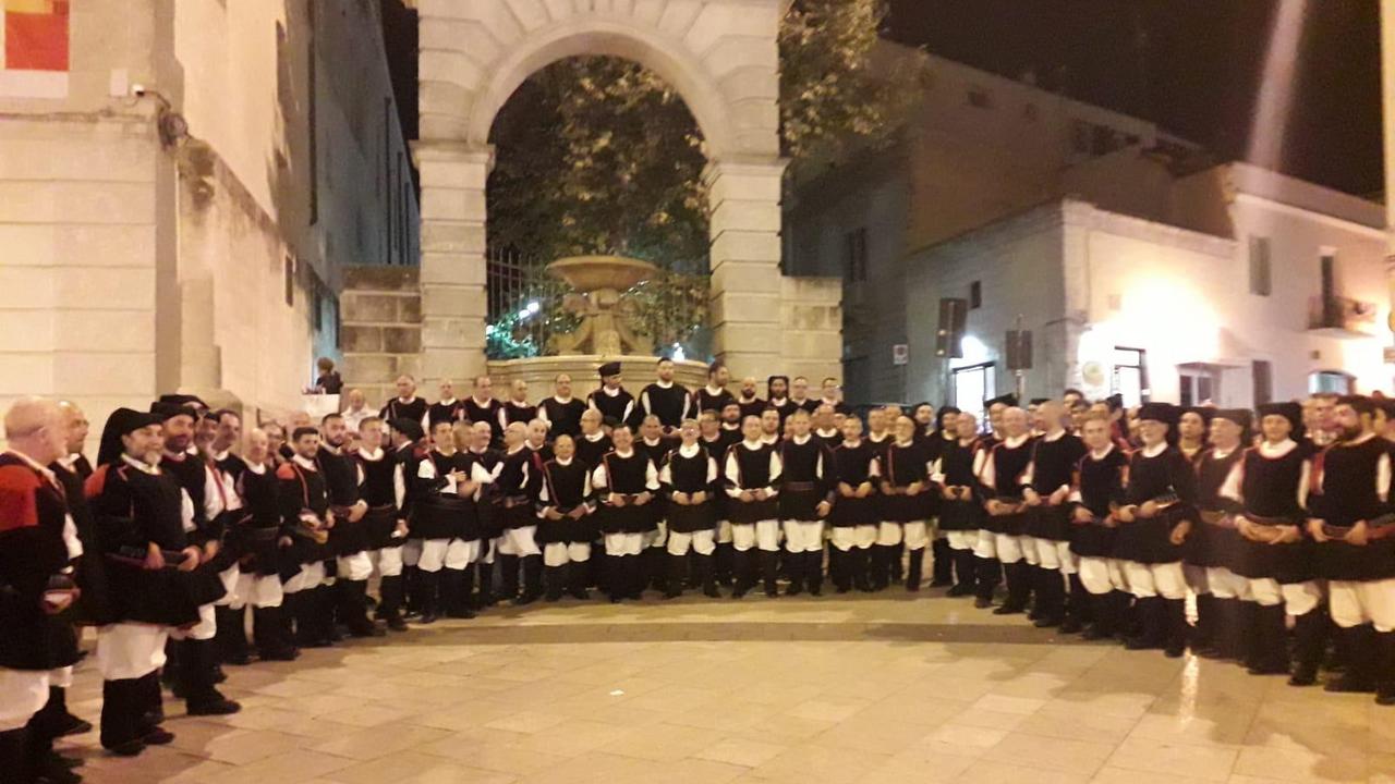 I 120 coristi nella piazza Vittorio Veneto a Matera