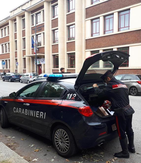 Donna minacciata e pedinata: scatta il divieto di avvicinarla
