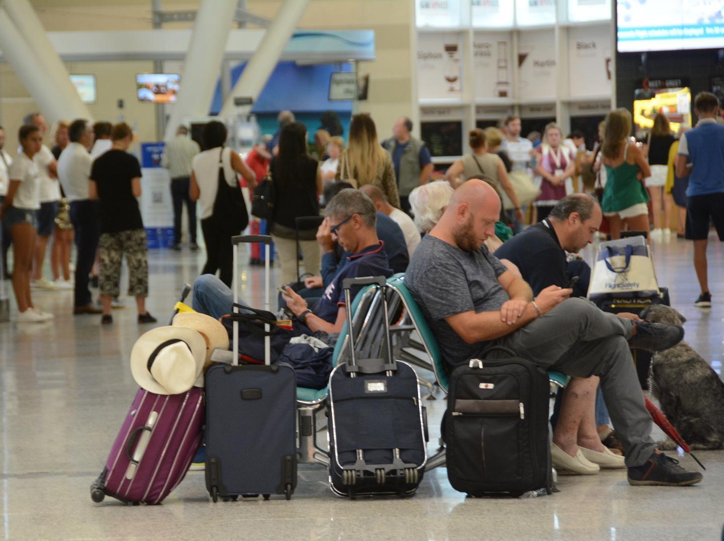 Caos nei cieli dell’isola cancellati 20 collegamenti 