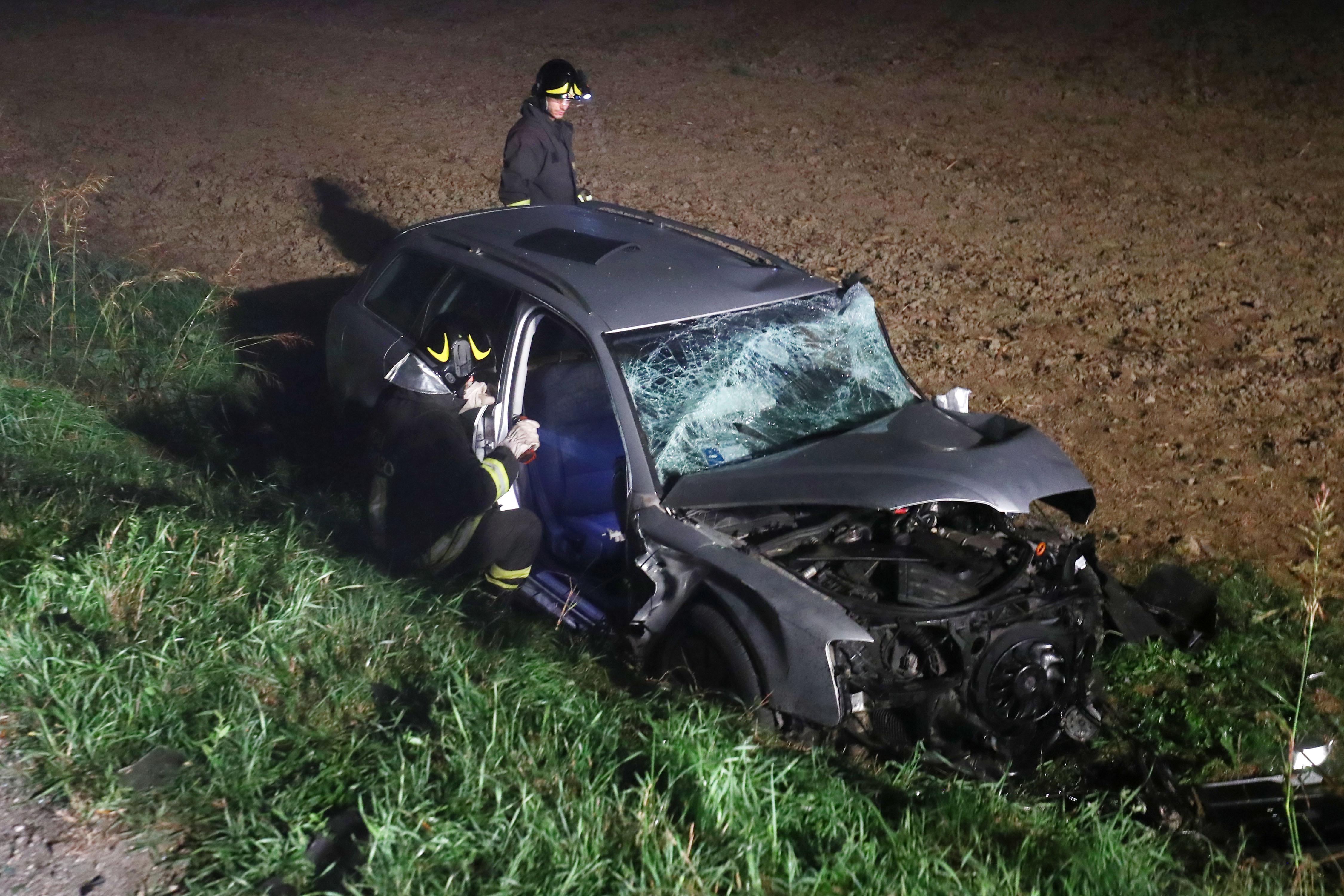 Ferrara, scontro frontale a mezzanotte: tre feriti