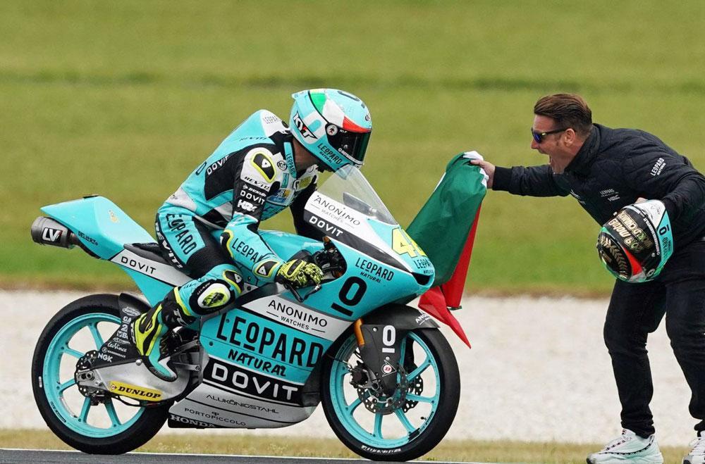 Moto 3, Dalla Porta campione del mondo: "La vittoria la dedico alla mia nonna Nicoletta" 