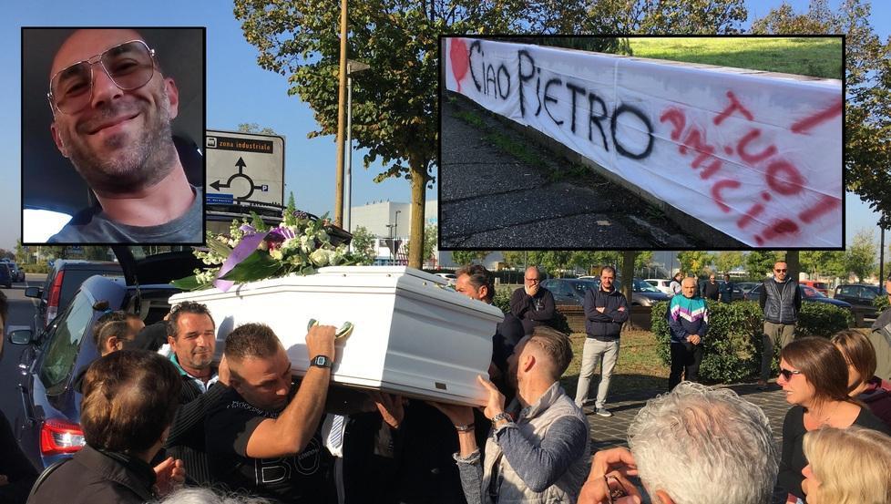 Decine di moto e le note di Vasco per l’addio a Pietro Gandolfo 