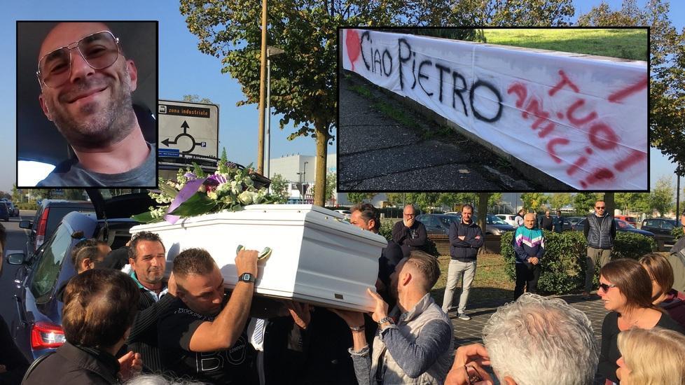 Decine di moto e le note di Vasco per l’addio a Pietro Gandolfo