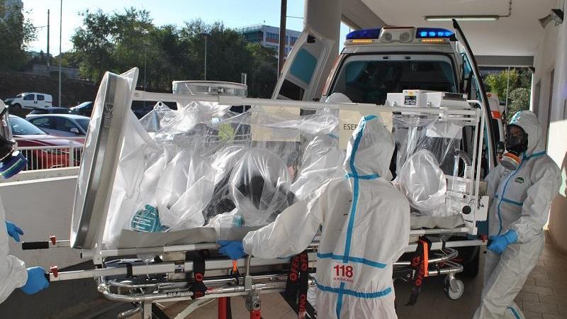 Sassari, lotta al virus Ebola: esercitazione per il trasporto di un paziente